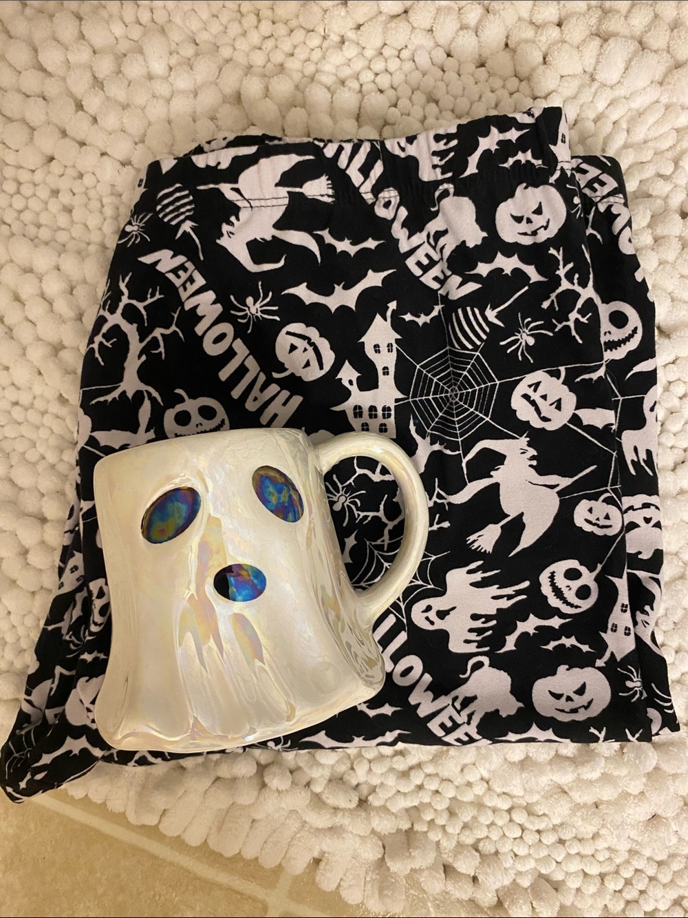 No Boundaries Halloween Print Leggings & Cute Ghost Mug Bundle